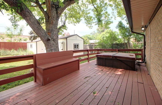 The Meadowlark Manor Spacious Backyard & Hot Tub - Photo 22