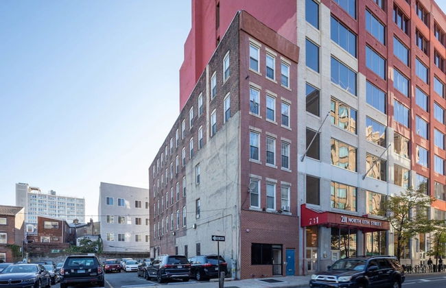 Stairway 3BR Apt w W D Ideal for Groups - Foto 18