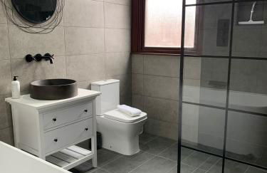 Beautifully Styled 2BR Home with Garden - Foto 19