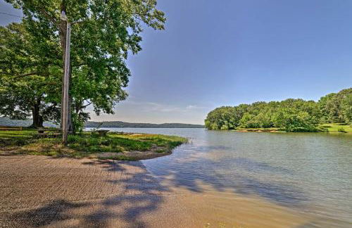 Waterloo Home with Fire Pit - half Mi to Boat Ramp! - Foto 44