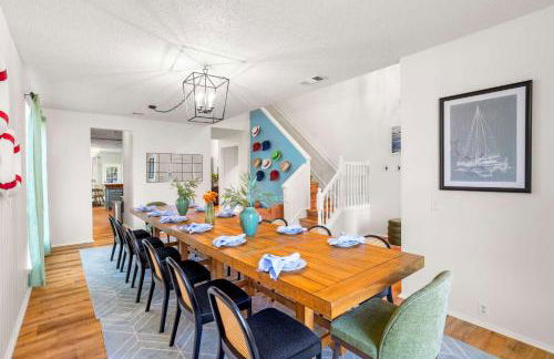 Resort Style Backyard Pool Pickleball Court - Foto 25