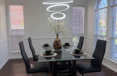 Luxury Lakefront 4BR - Corporate & Extended Stay Friendly - Foto 35