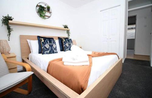 Peaceful 3 Bed Flat with Parking and Balcony by CTO Serviced Apartments - Foto 2