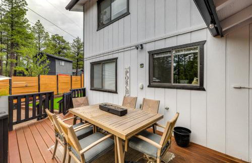 Wraparound Deck and Poker Room Cabin in Munds Park - Foto 25