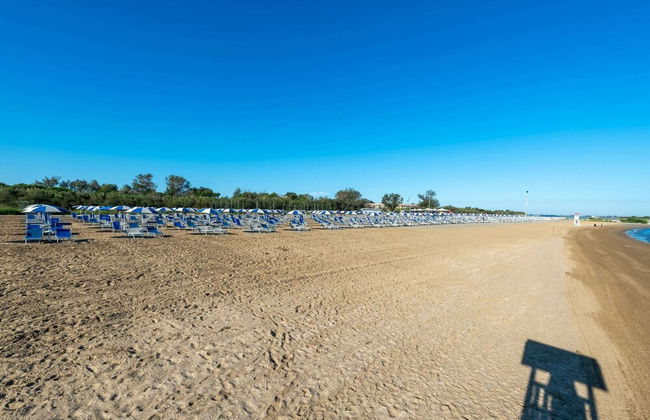 Villa in Albarella With Private Pool & Beach - Photo 32