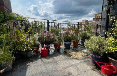 Epic Location, Views & Large Private Terrace - Photo 9