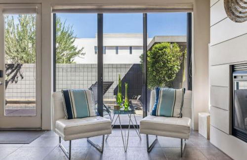 Stylish Gated TH + private heated pool + hot tub - Foto 53