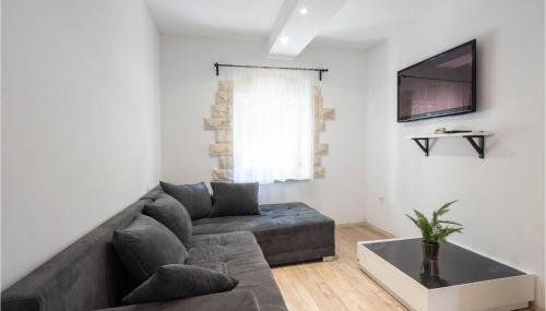 Cozy Home In Srinjine - Photo 3