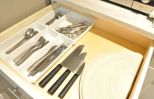 Stunning 3 Bedroom Secondary Suite N Van - Photo 17