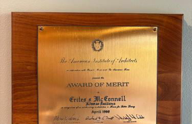 Swanky Mid-Modern Century-5 Decks-90 inch 4K Screen - Foto 3