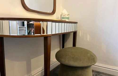 Old Betting Shop for 3 & Furry Friend - Photo 21