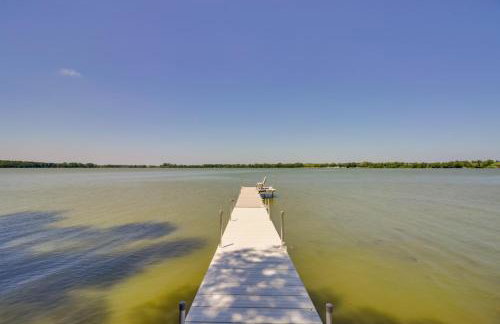 Lakefront Sunburg Vacation Rental with Boat Dock! - Foto 33