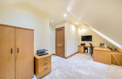 Kingswood 6 Bed Mansion, Tennis Court and Cinema - Foto 34