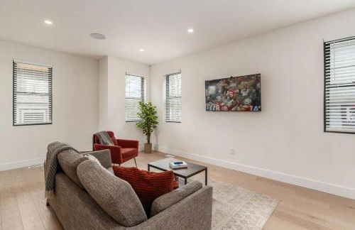 Luxury Escape 4BR 3 bath Oasis in Historic Old Town - Foto 29