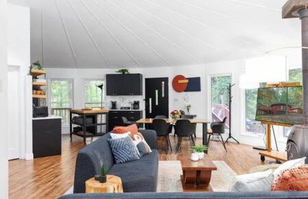 Cabin w hot tub & fire pit at The Woods Resort - Foto 9