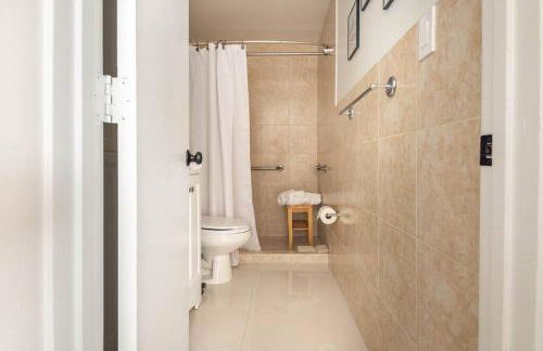 Sleeps 3, Cozy, Boho Style, in the heart of Miami -free parking - Foto 2