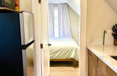 Chic, Cozy & New Prime location with AC, Street Parking #4 - Foto 7