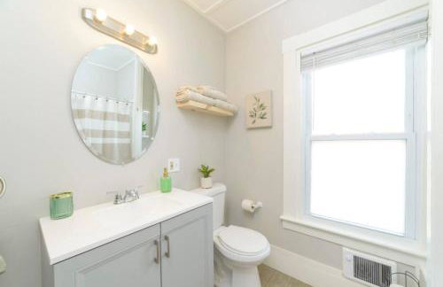 Downtown House Sleeps 10 with 3 King Beds and More - Foto 8