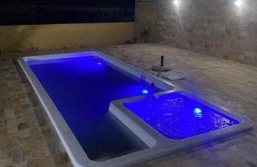 Cabo Frio, Piscina de frente pro Mar, Pé na areia - Foto 9