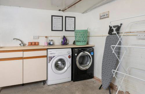 Spacious 4-Bed Home Families & Professionals - Foto 11