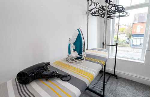 Cheadle village - Photo 33