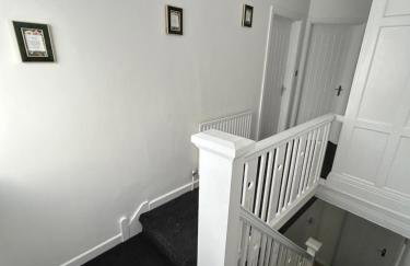 Spaghetti House 6 Bedroom with Large Off-Road Driveway Great for Crews in Vicinity of Starcity and City Centre - Foto 20