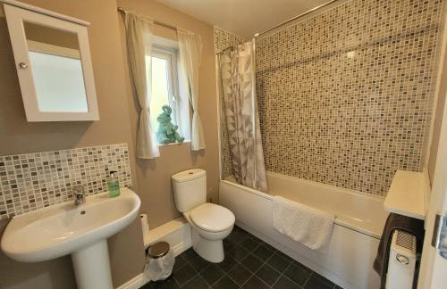 Kensington House- The Perfect home for contractor stays - Foto 9