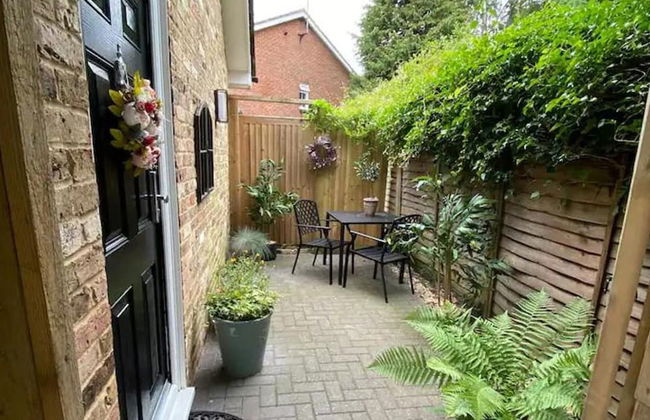 1 Bed Studio Sleeps 2 -patio -garden -dogs Ok - Foto 13