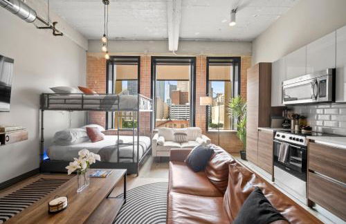 Stunning Downtown Apartment with Pool, Laundry, Parking - Foto 6