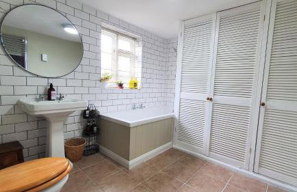 Glenfield Cottage - Secluded Luxury deep in the Oxfordshire Countryside - Photo 13