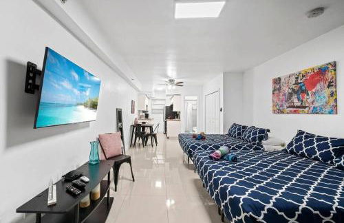 Escape 2 Beach, Ocean Dr Deco Apt with 2 Queen beds - Foto 1