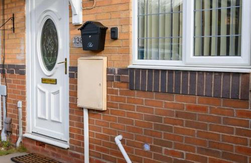 Stylish Two-bed House Birmingham with Parking - Foto 26