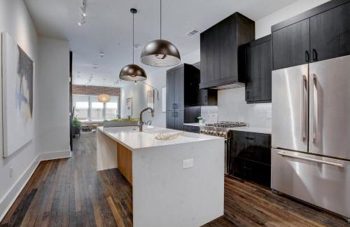 Loft condo by Mercedes Benz w balcony Apt 101 - Foto 3