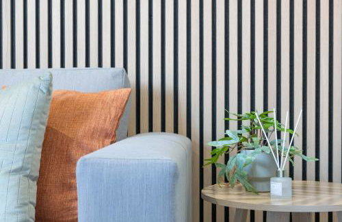 Stylish 2 Bedroom Flat Near Leeds Centre with Free Parking, Ideal for Contractors & Long Stays - NordStay - Foto 5