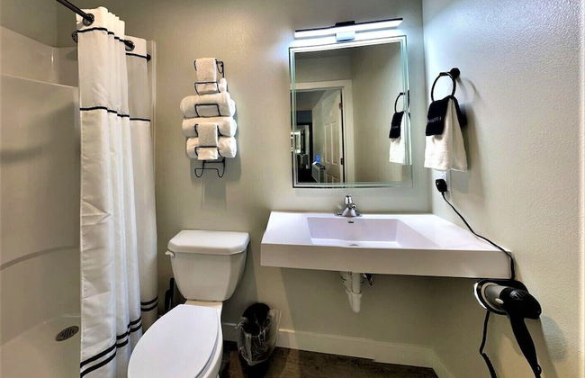 Edge-O-Dells Resort - 21 and Older - Photo 36