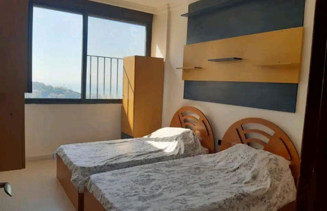 Stunning 4-bed Apartment in Ain Saadeh - Foto 3