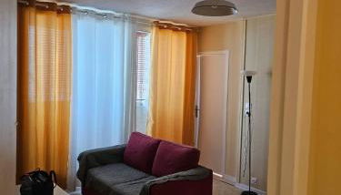 Charming 3-Bedroom Apartment in Saint-Pierre-des-Corps - Foto 2