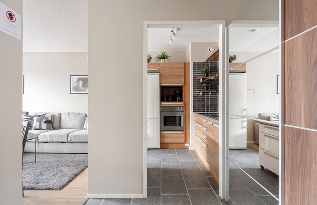 1BR Apartment with Balcony next to Railway Station - Foto 2