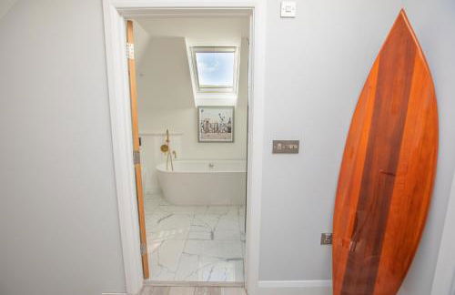 UPPER BEACH HOUSE - Photo 10