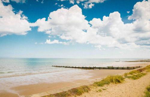 Sea View Beachfront House - Photo 31