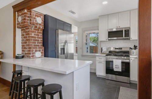 2 bed, 2 bath, historic beauty, walk downtown - Foto 18