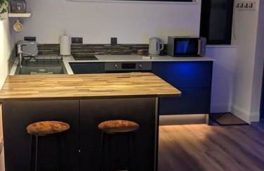 Modern cosy apartment walking distance to many cove beaches and coast path walks as well as the famous Helford river - Foto 19