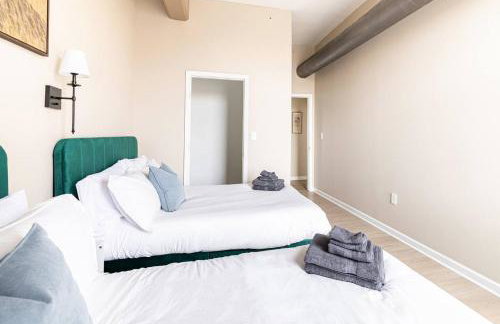 Downtown 2BR | Walk to Venues, Play house Square - Foto 25