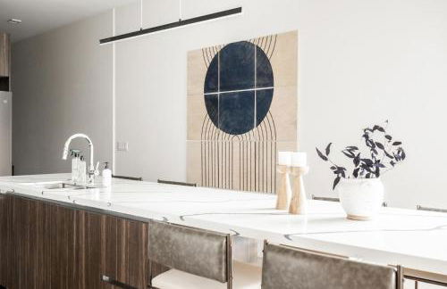 Contemporary Condo - Grill - Balcony - Tesoro - Foto 5