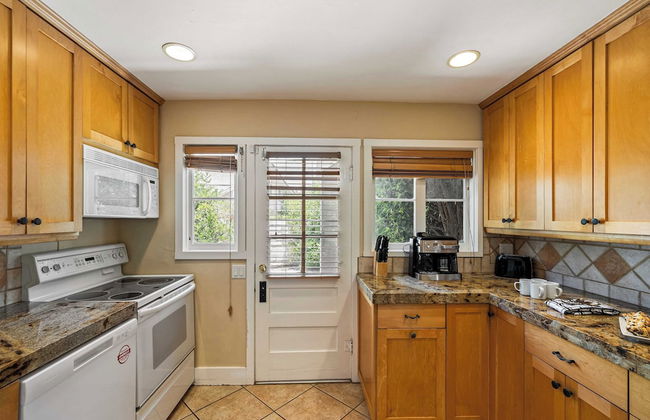 Dandelion by Avantstay Pool, 0.2mi to Downtown! - Foto 15