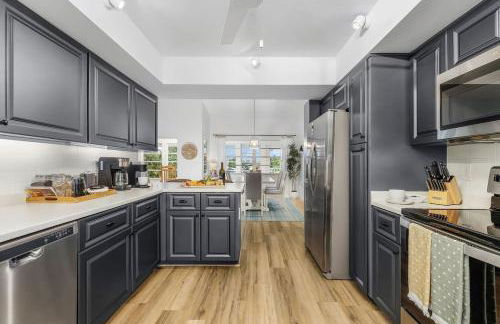 Blue Heron fish, boat, wine, dine, relax, repeat - Foto 28