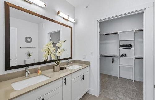 99 Modern 2B2B Near Stockyards, Resort Pool & Gym, 7M to Dickies Stadium, 15M to AT&T stadium - Foto 10