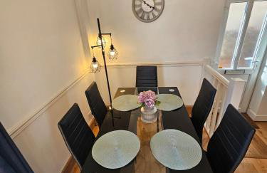 Spacious Bournemouth Home with BBQ, Outdoor Seating & large TV - Foto 5