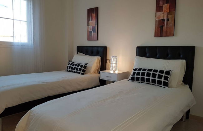 Top Floor Apt Close To Duquesa - Photo 3