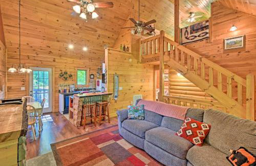 Rustic Andrews Cabin Rental with Deck and Fire Pit! - Foto 7